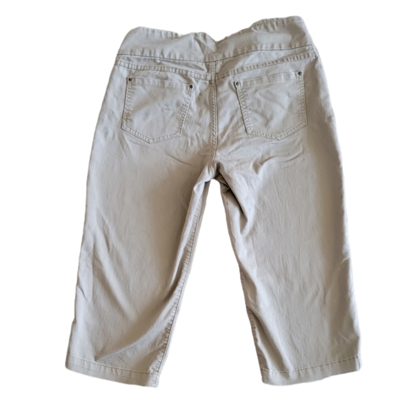 Time and Tru Khaki Capris Size S 4/6 - Picture 3 of 4